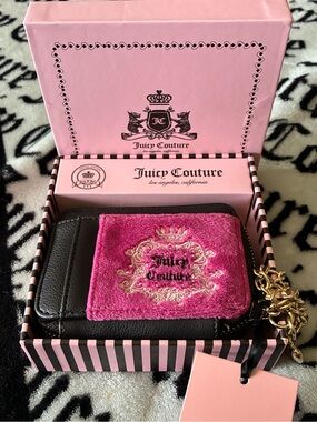 Juicy couture wallet with wrist chain heritage crown pink